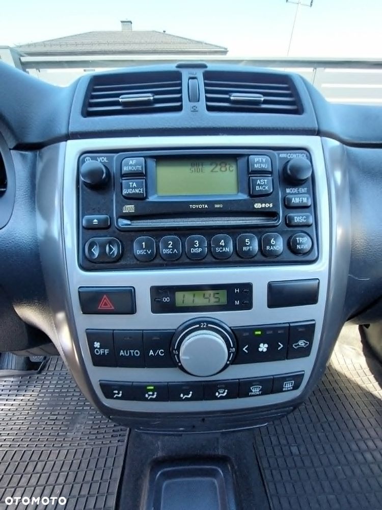 Toyota Avensis Verso Executive - 6