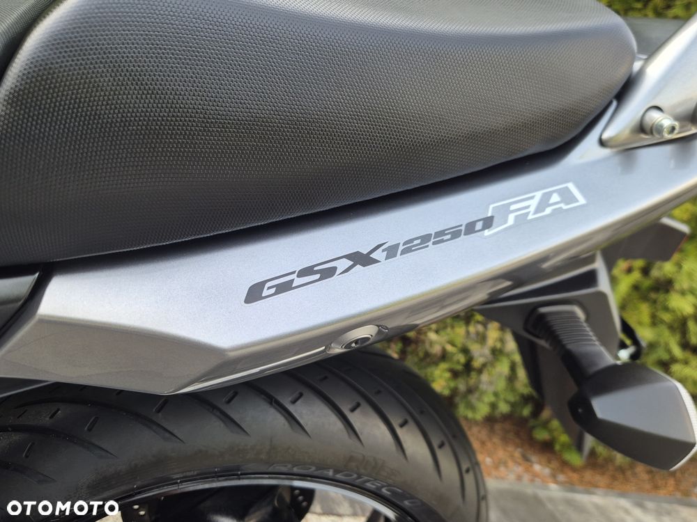 Suzuki GSX - 22