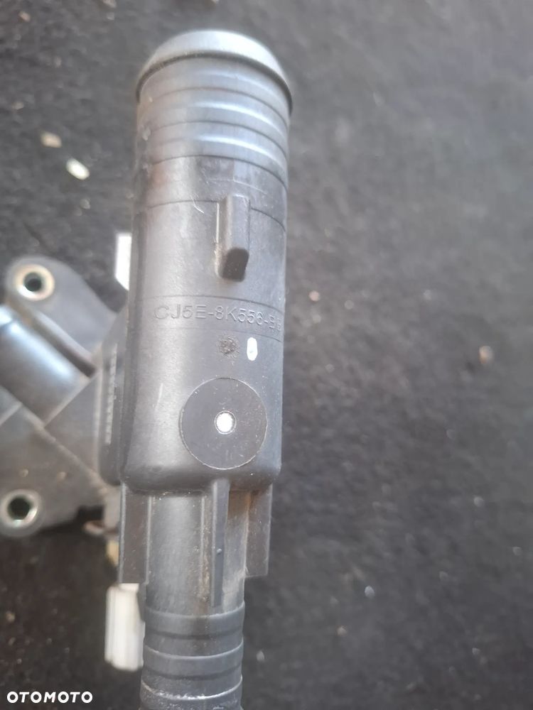 Ford Escape MK2 2,0 Króciec wody CJ5E 8K556 BB - 4