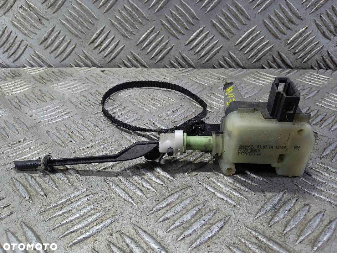 SIŁOWNIK KLAPKI WLEWU PALIWA TOYOTA AVENSIS T25 77030-06010 - 2