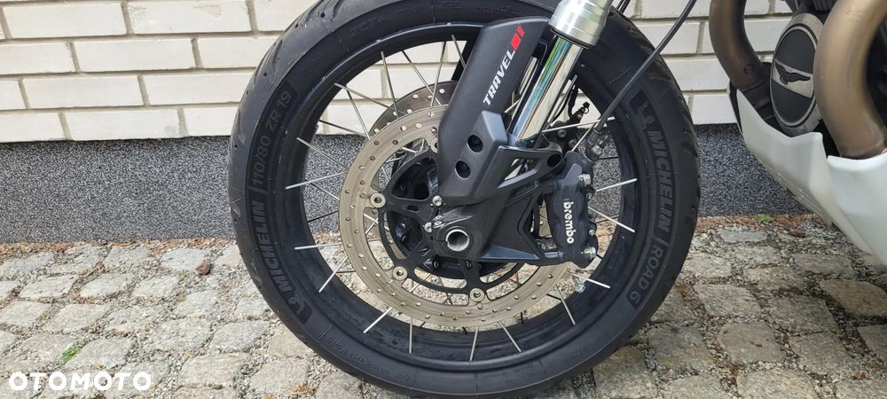 Moto Guzzi V85 - 34