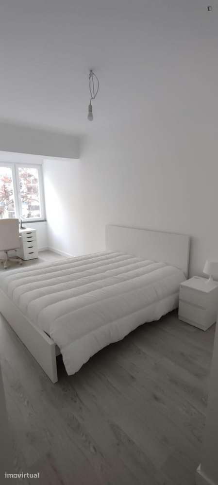 Quarto - localizado em Almada Setubal - Grande imagem: 2/11