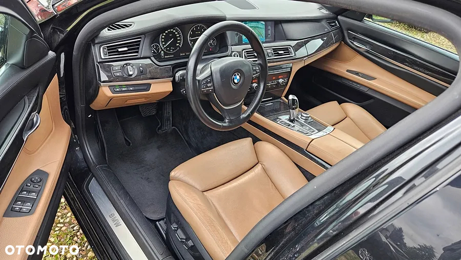 BMW Seria 7 740i - 5