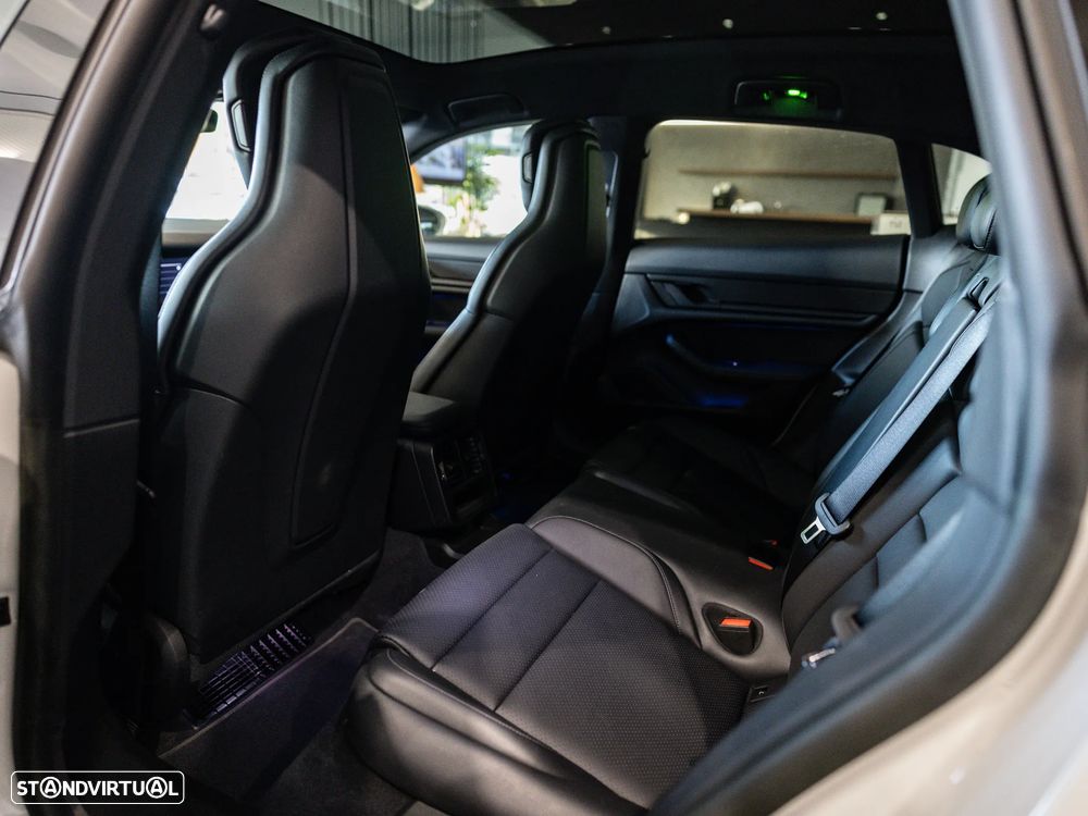 Porsche Taycan Sport Turismo bateria Performance Plus - 17