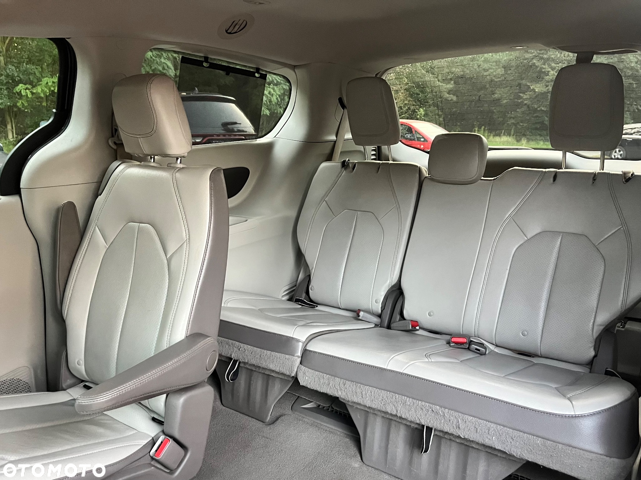 Chrysler Pacifica - 12