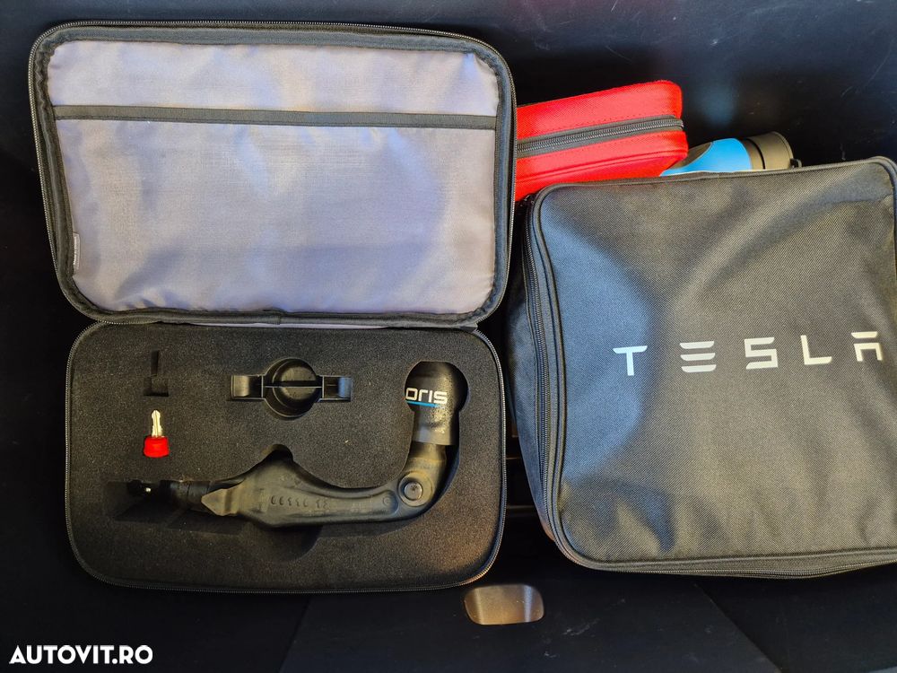 Tesla Model Y Long Range Dual Motor AWD - 25