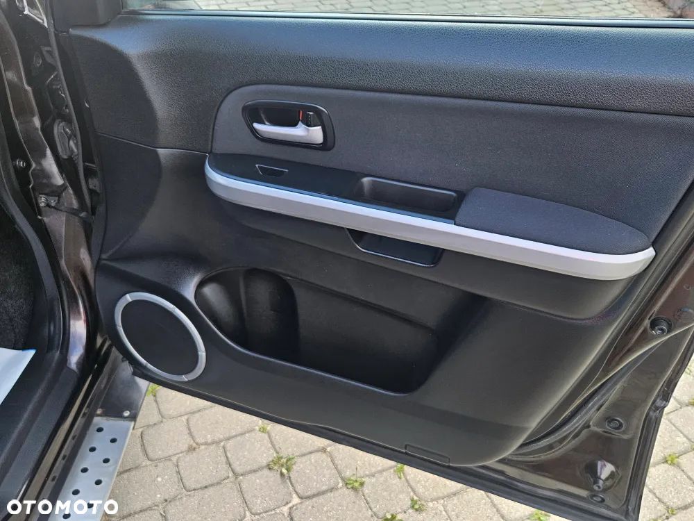 Suzuki Grand Vitara 1.9 DDiS Premium EU5 - 25