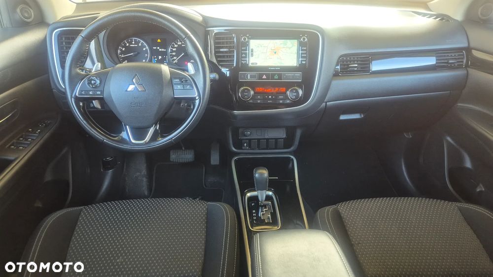 Mitsubishi Outlander 2.0 Intense 2WD CVT - 11