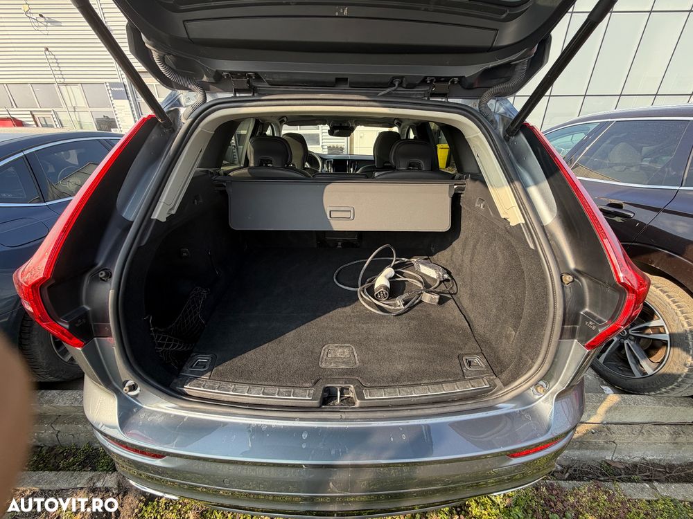 Volvo XC 60 T6 AWD AT PHEV Plus Dark - 14