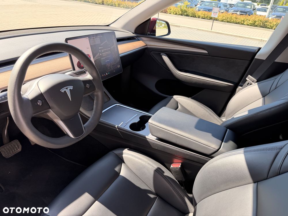 Tesla Model Y Long Range AWD - 6