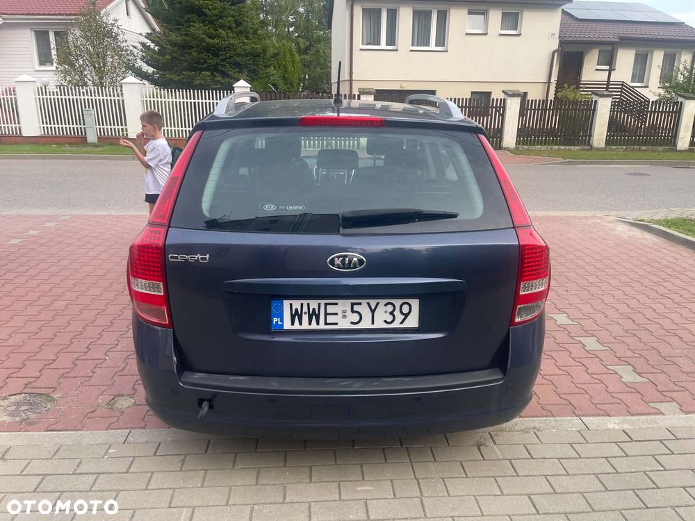 Kia Ceed - 4