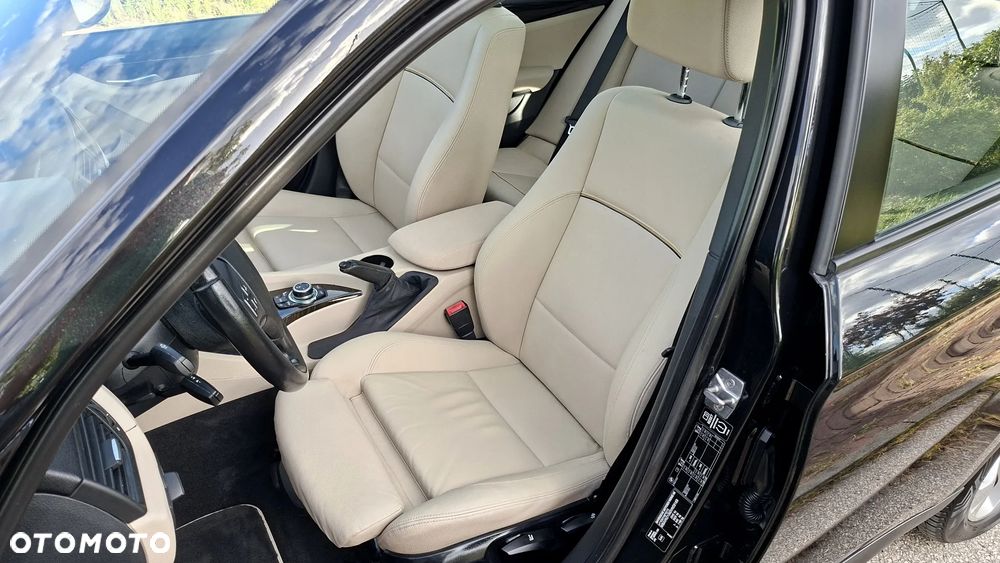 BMW X1 sDrive20d - 23