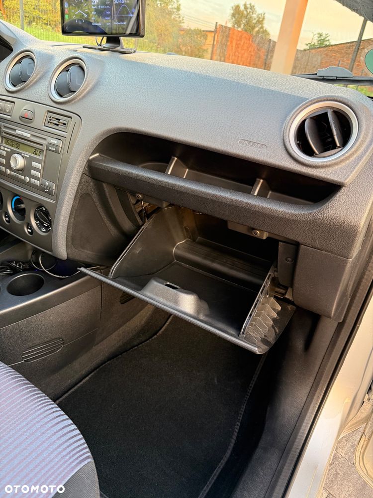Ford Fusion 1.4 Ambiente - 26