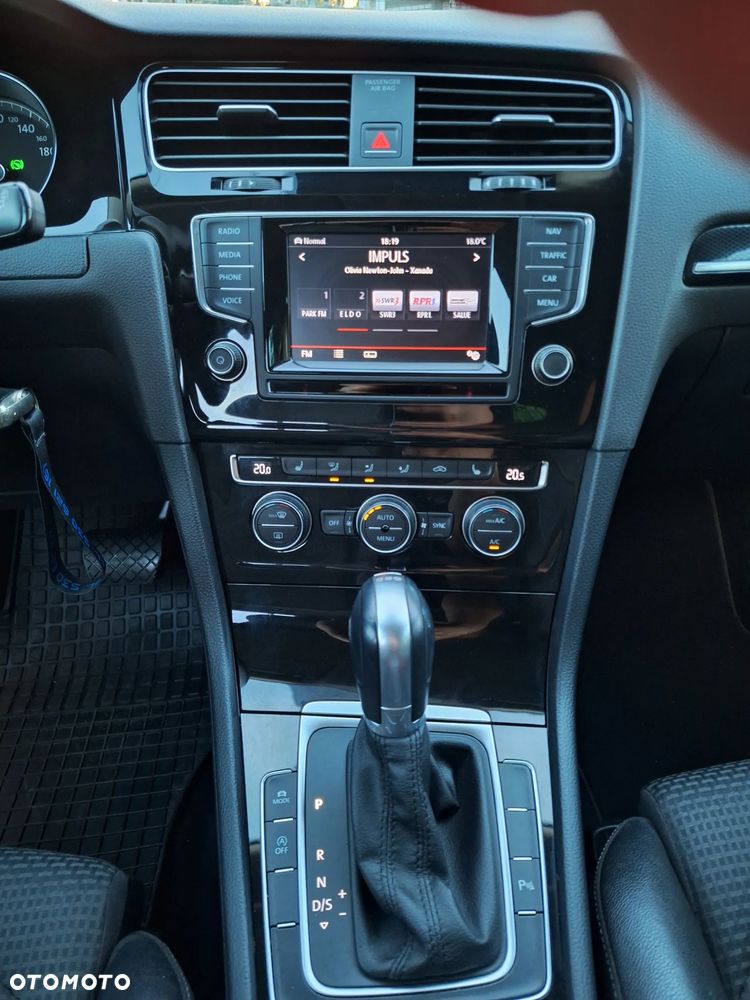 Volkswagen Golf - 31