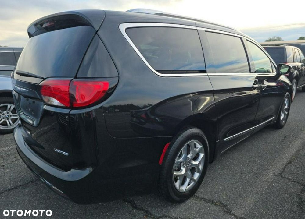 Chrysler Pacifica - 4
