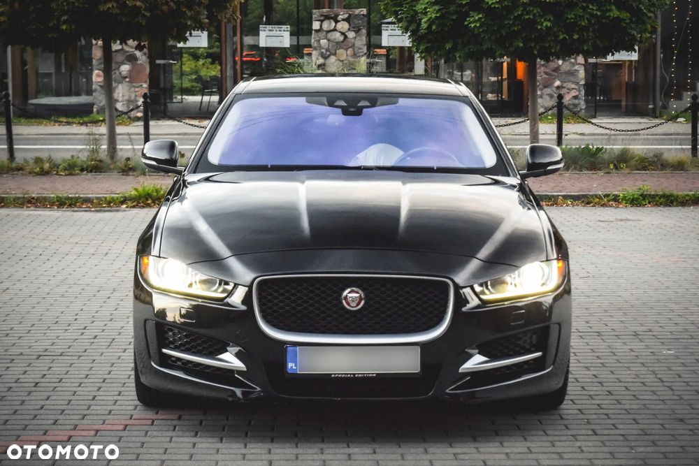 Jaguar XE 2.0 T R-Sport - 21