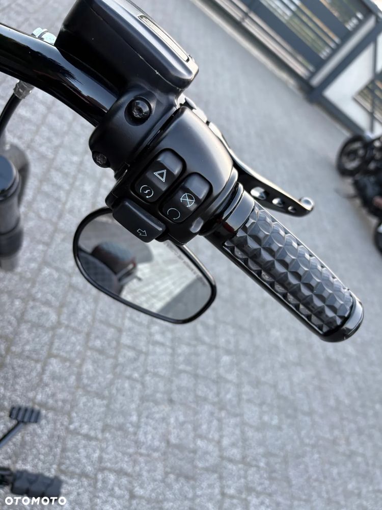 Harley-Davidson Softail Street Bob - 13