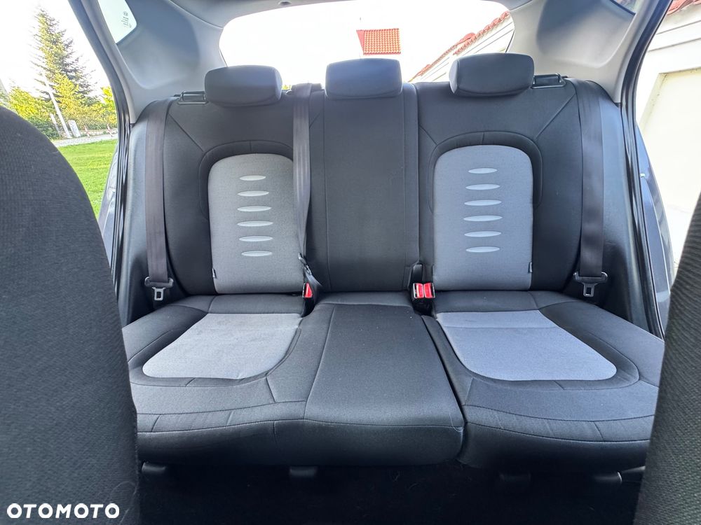 Kia Ceed - 36