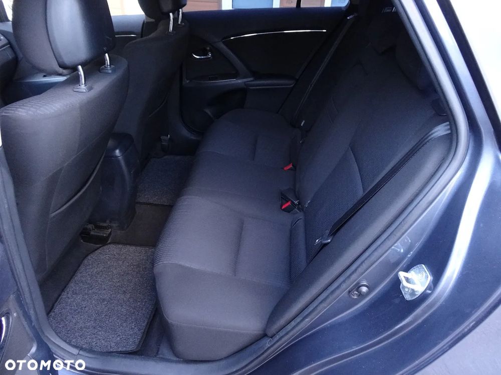 Toyota Avensis 1.8 Sol - 21
