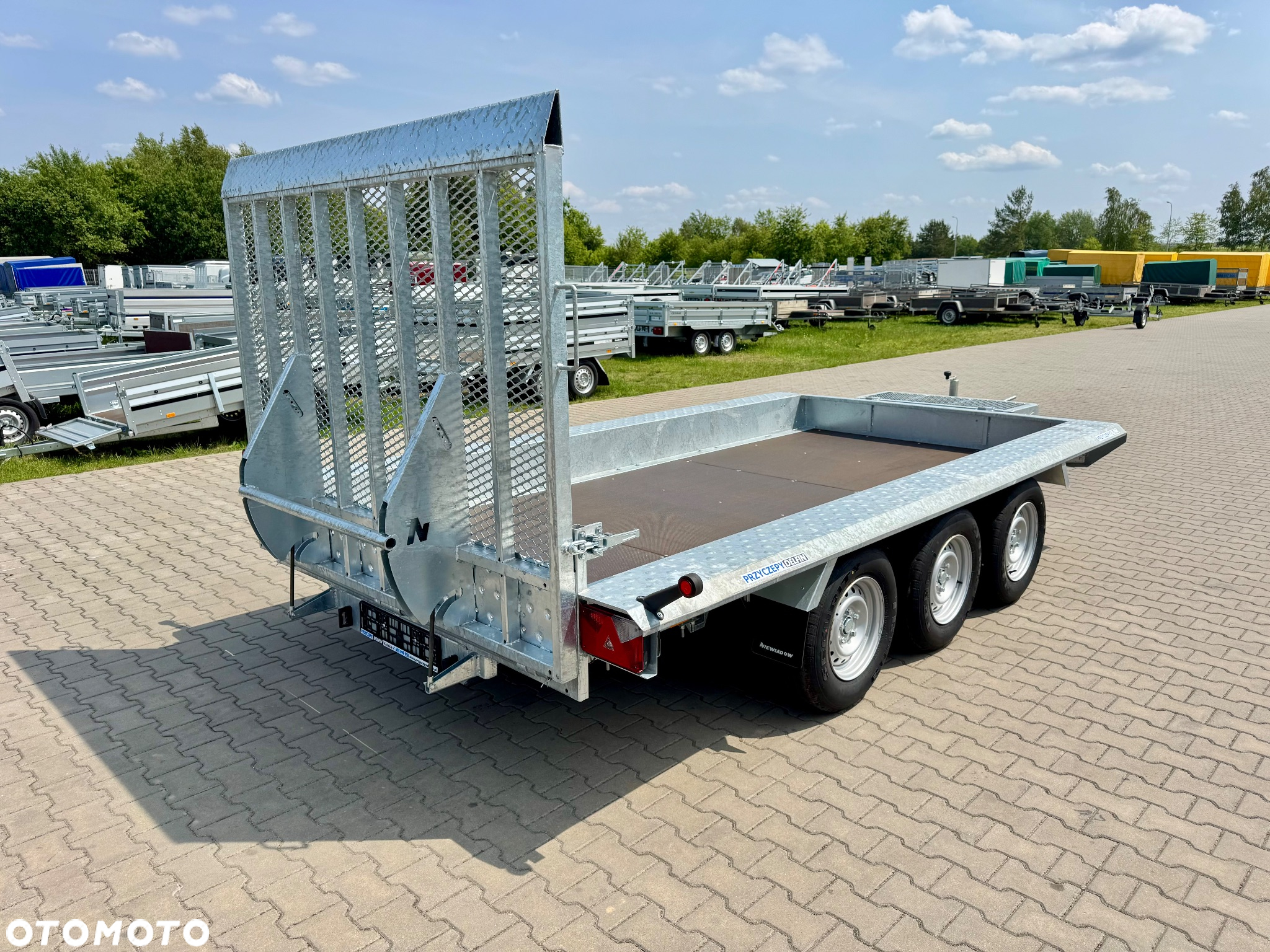 Niewiadów KN401835T - 400 x 185 cm | 2570kg ładowności | trap stalowy | 3-osiowa budowlanka - 3