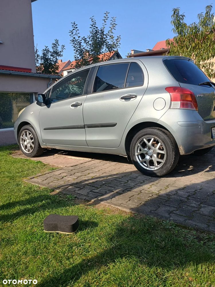 Toyota Yaris - 1