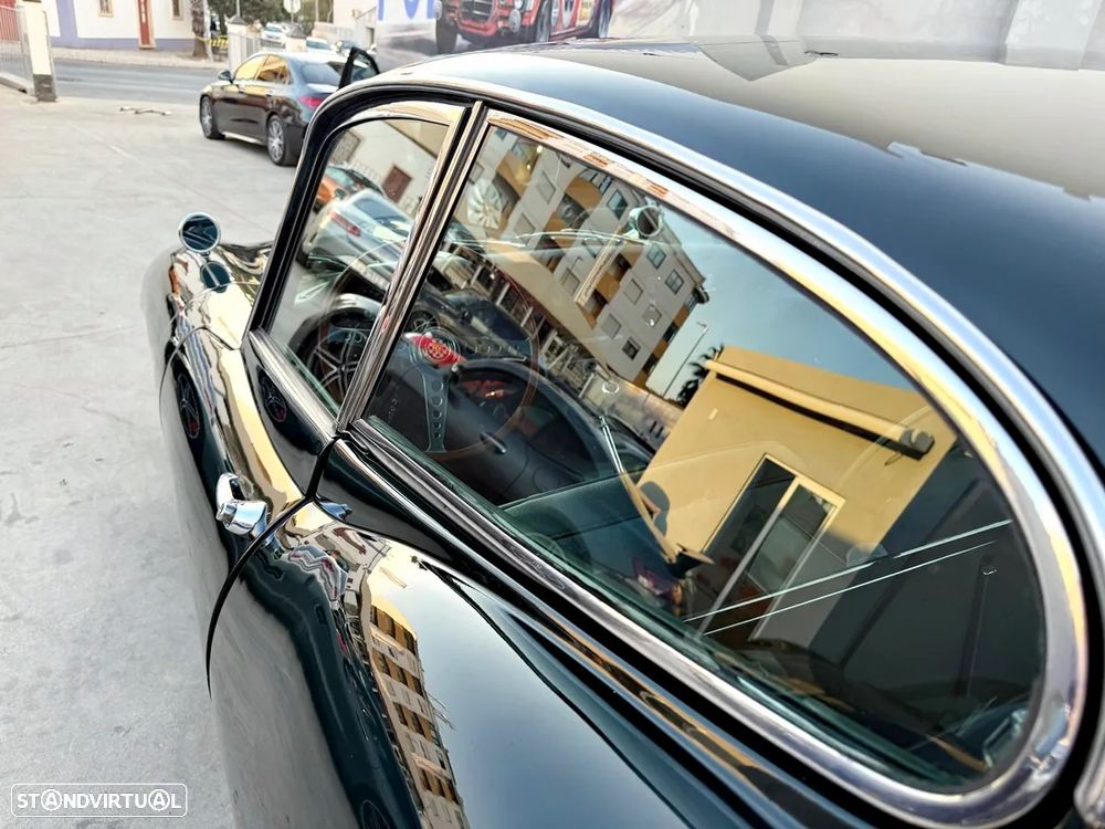 Jaguar E-Type - 44