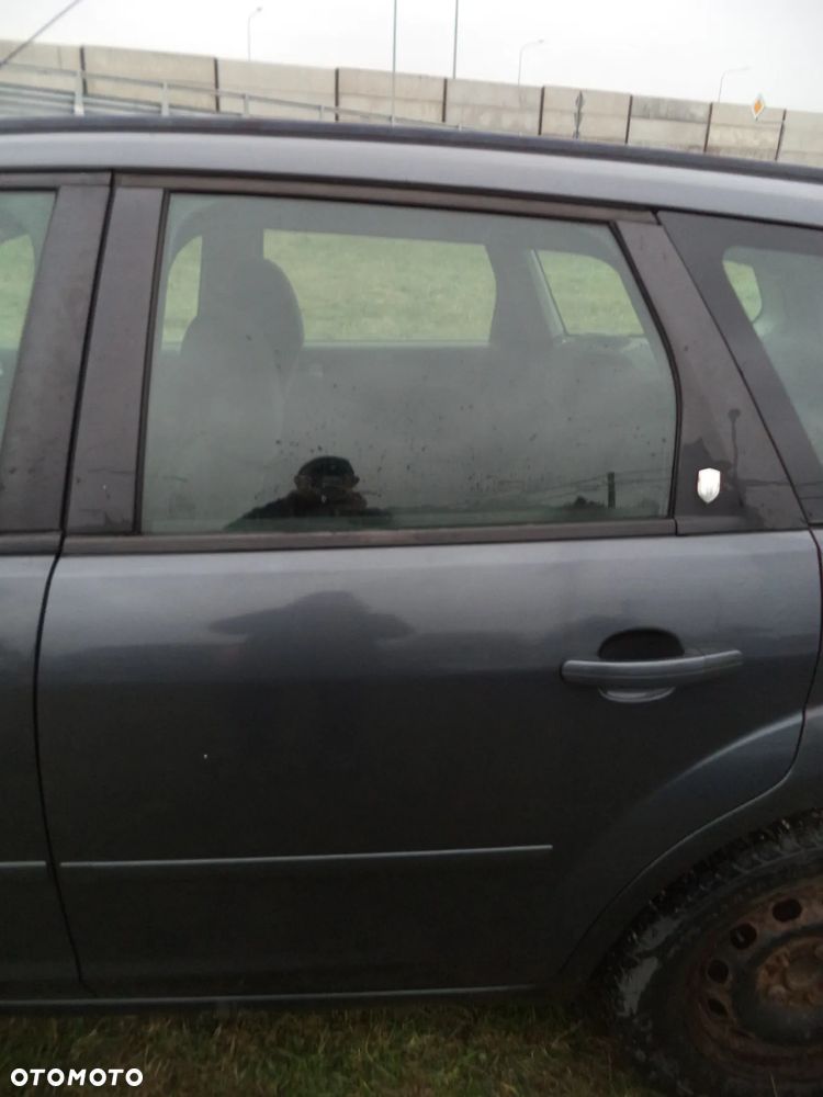 Drzwi lewe tylne Ford Focus MK2 kombi kod lakieru K1 - 1