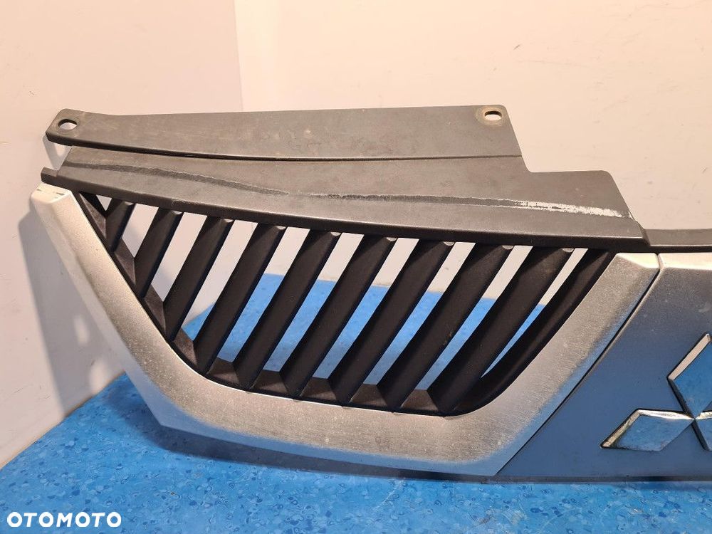 MITSUBISHI OUTLANDER II ATRAPA / GRILL A31E - 2