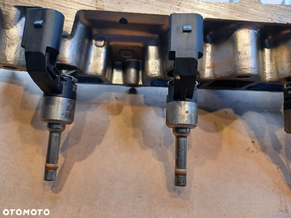 LISTWA WTRYSKOWA WTRYSKI VW 1.4 TSI 03C906036F - 2