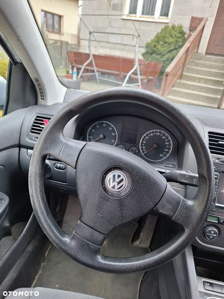 Volkswagen Golf 1.6 FSI United - 4