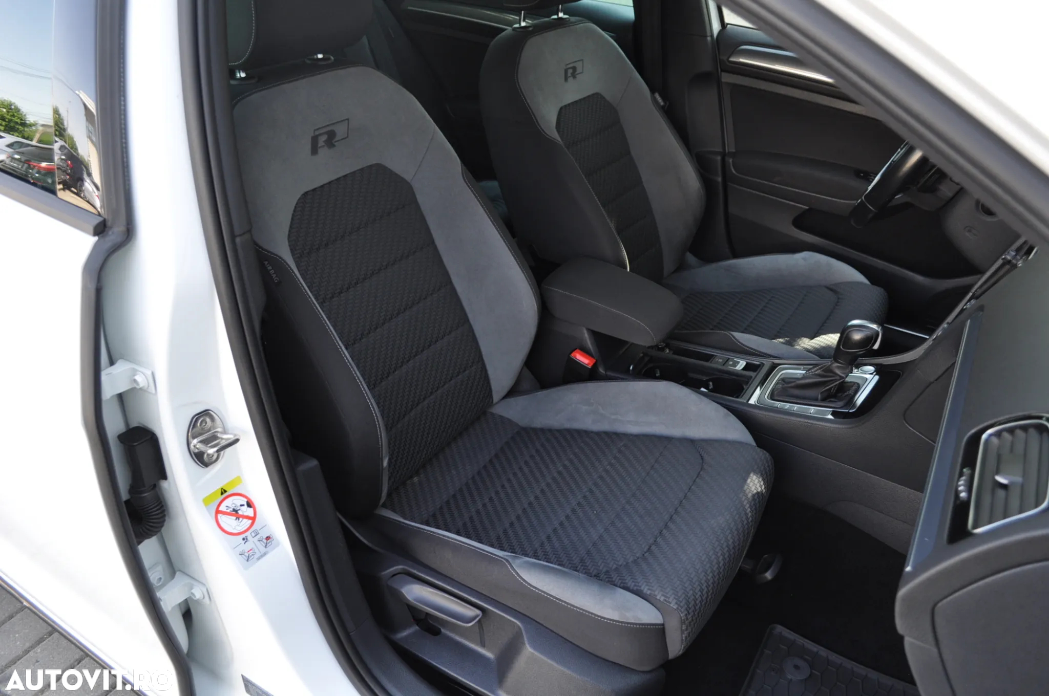 Volkswagen Golf 2.0 TDI DSG R-Line - 37