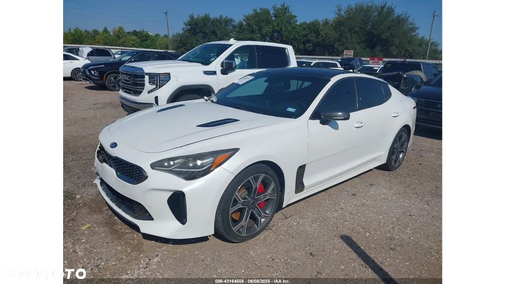 Kia Stinger - 1