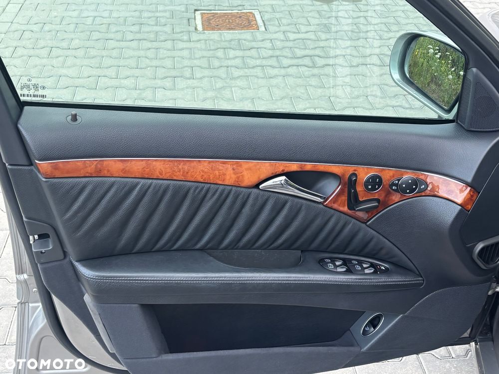 Mercedes-Benz Klasa E 320 CDI T Elegance - 33