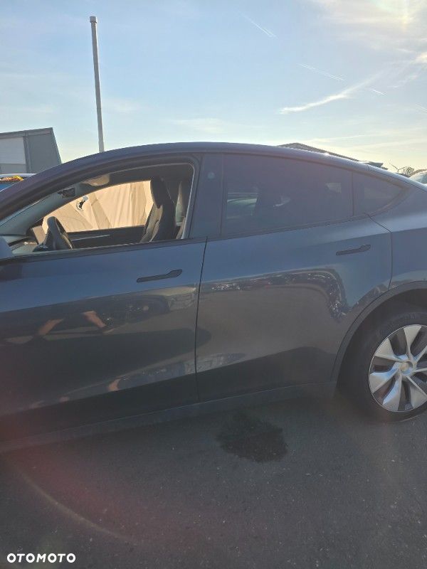 Tesla Model Y Long Range Dual Motor AWD - 3