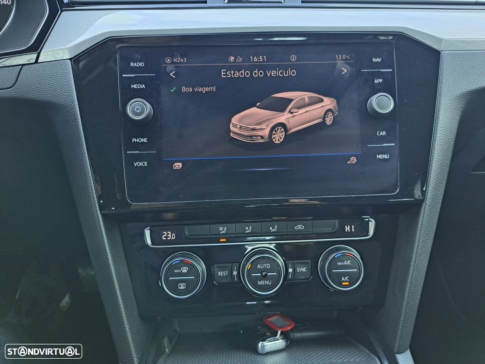 VW Passat 1.6 TDI Business DSG - 24