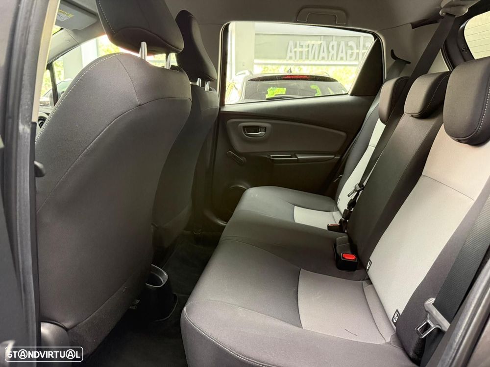 Toyota Yaris 1.0 VVT-i Exclusive - 37