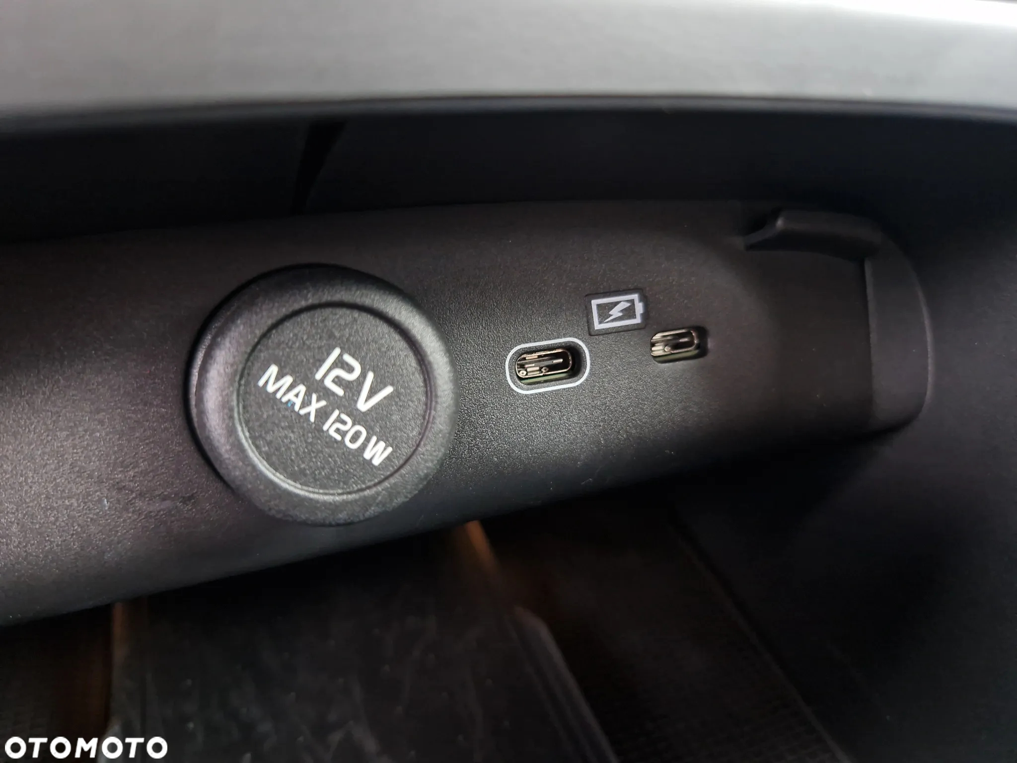 Volvo XC 40 B3 Plus Dark - 24