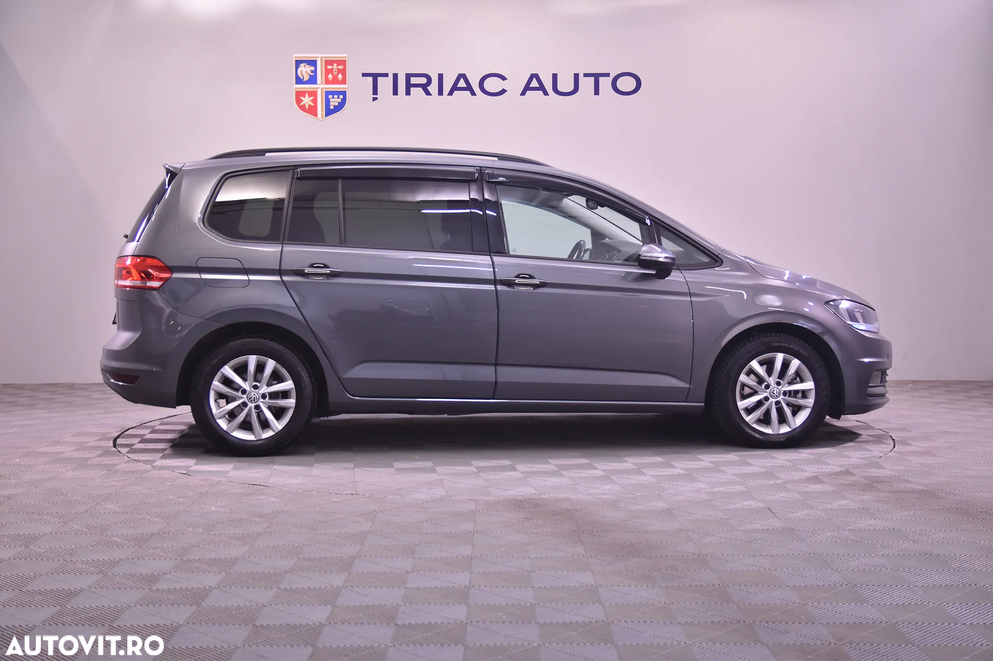Volkswagen Touran - 6