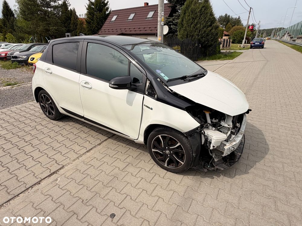 Toyota Yaris Hybrid 100 Business Edition - 2