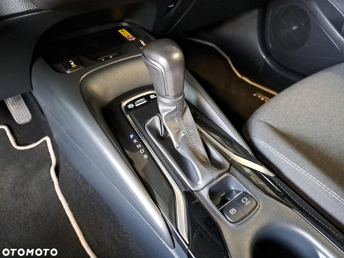 Toyota Corolla 1.8 Hybrid Comfort - 28