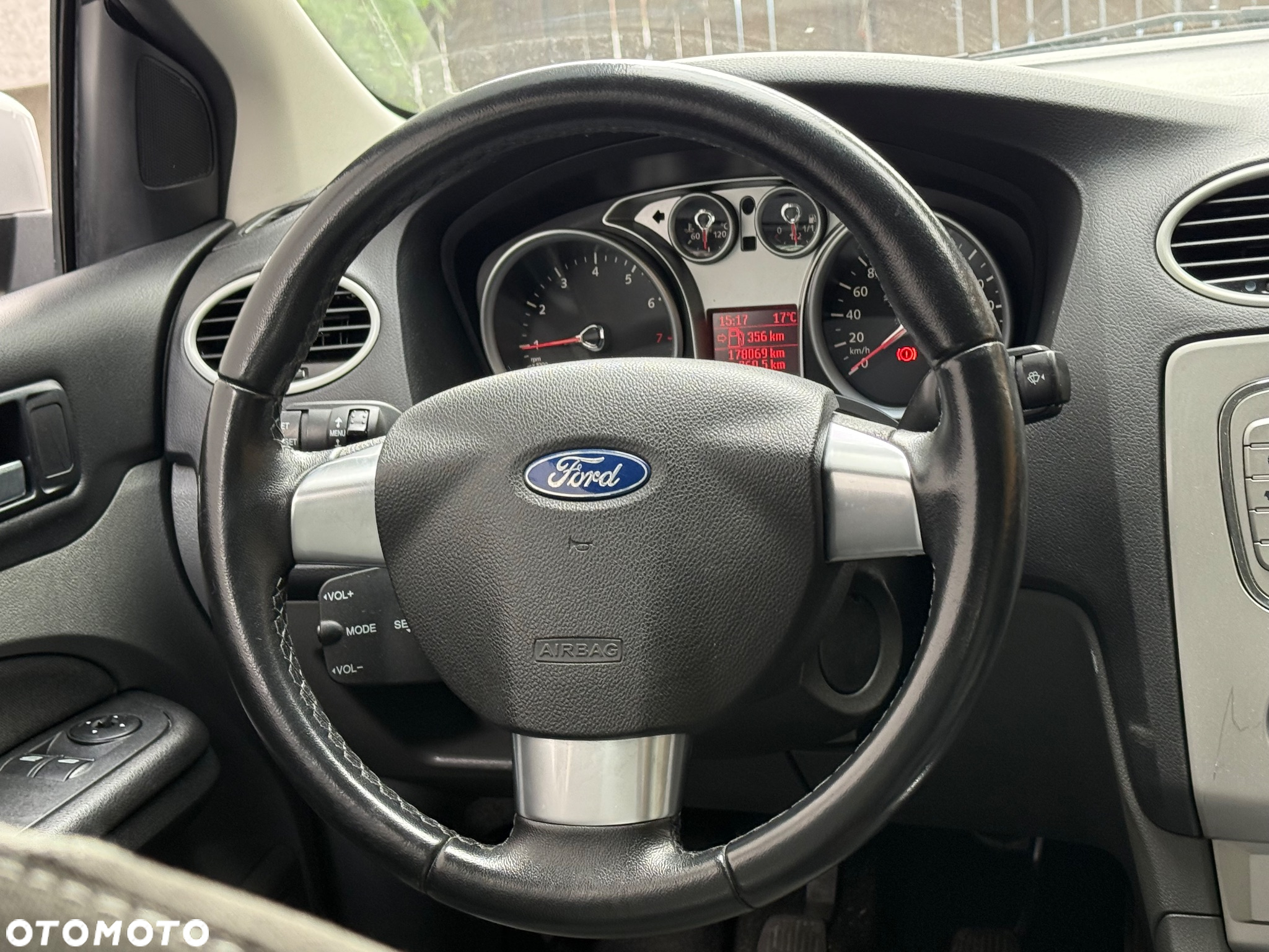 Ford Focus 1.6 Ti-VCT Sport - 12