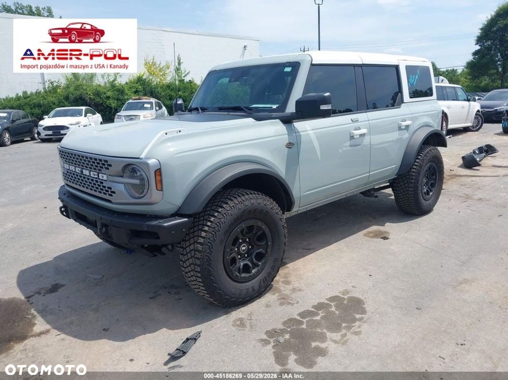 Ford Bronco - 1