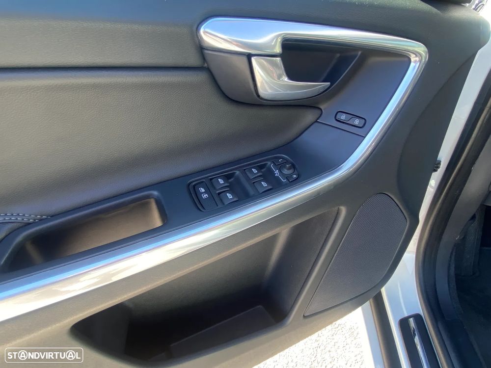 Volvo XC 60 D3 Geartronic Momentum - 10