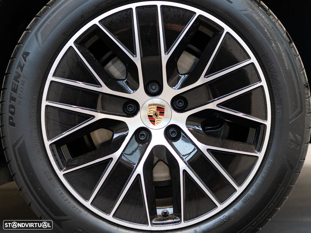 Porsche Macan Electric 4 - 16