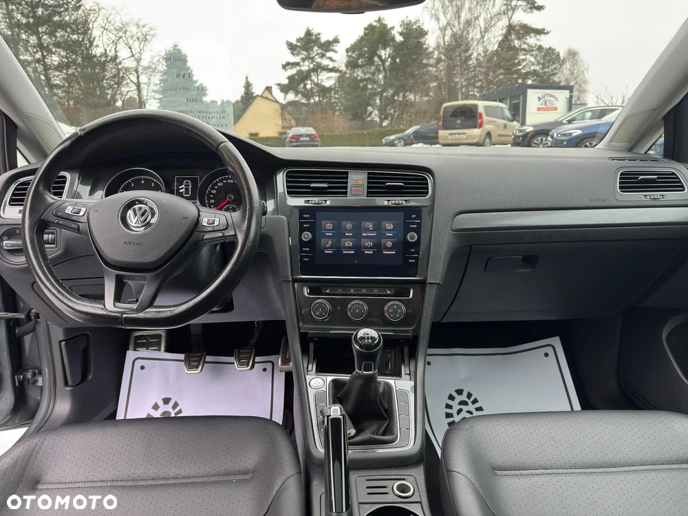 Volkswagen Golf - 27