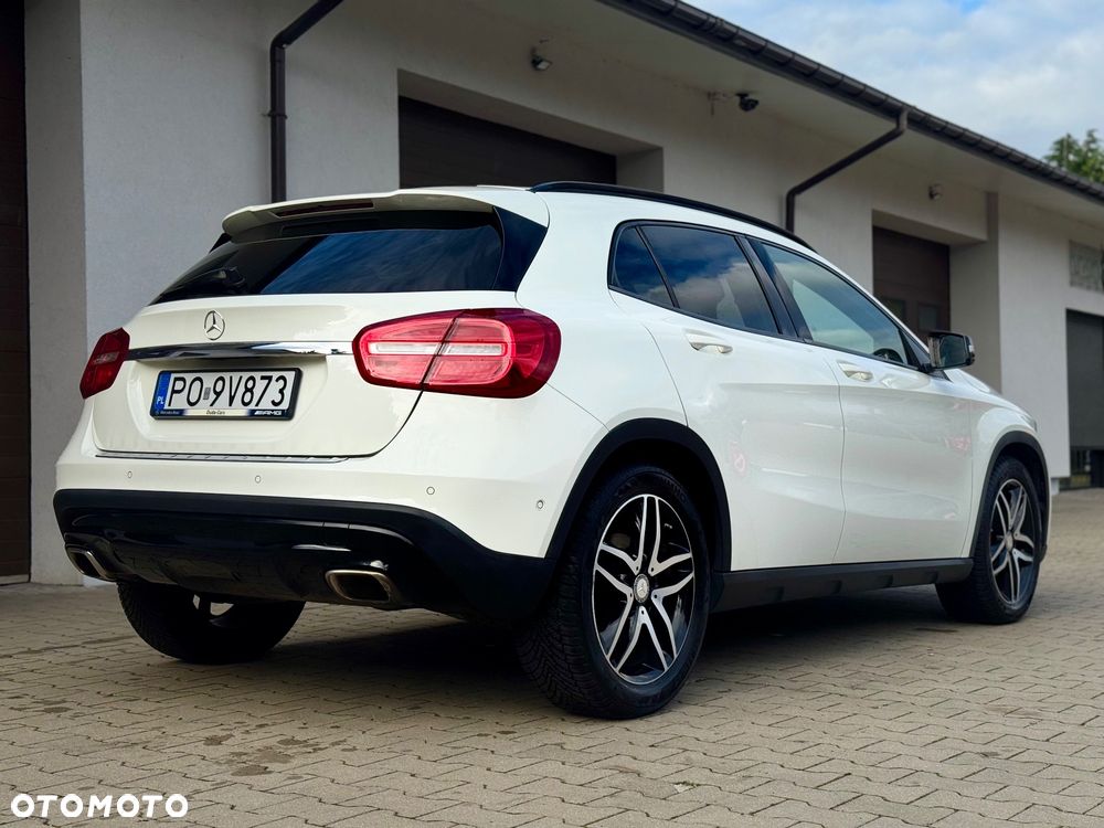 Mercedes-Benz GLA 200 7G-DCT Urban - 9