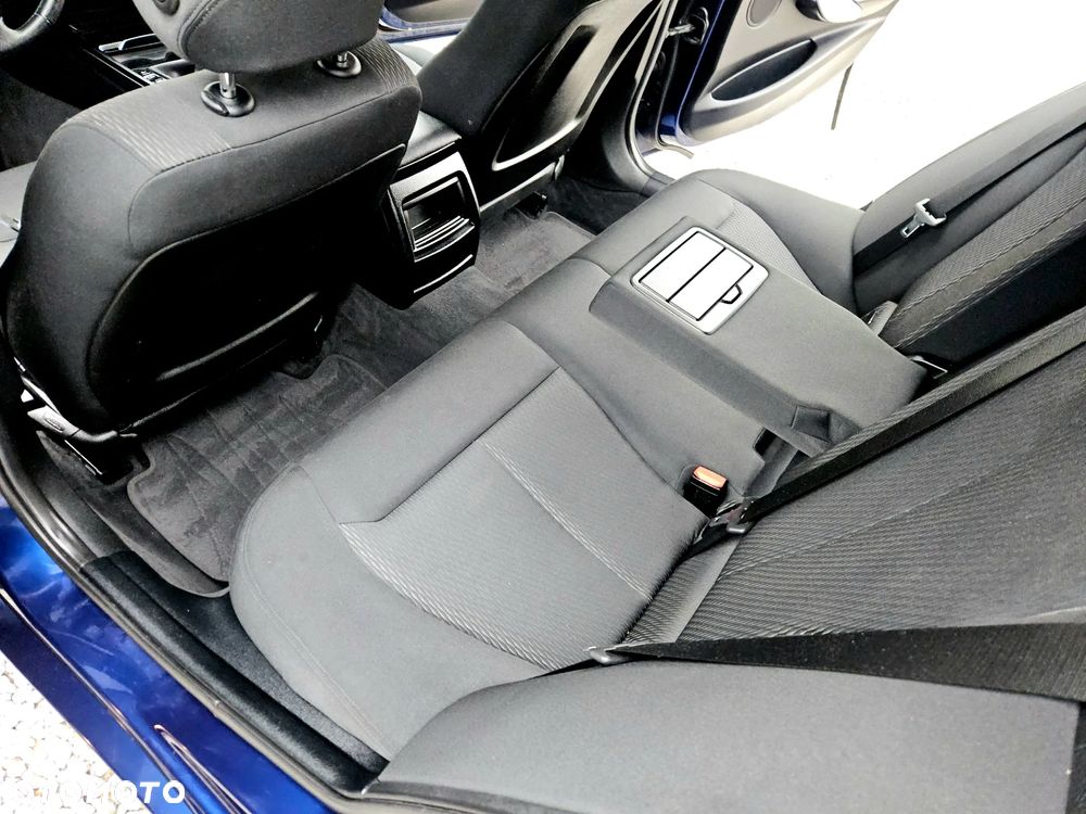 BMW Seria 3 320d Sport Line - 25