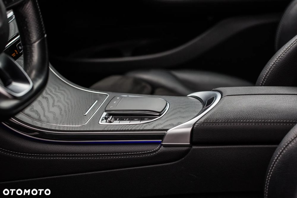 Mercedes-Benz GLC - 29