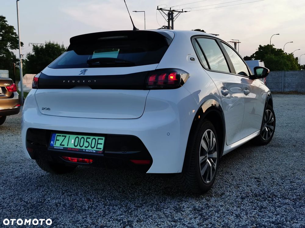 Peugeot 208 - 17