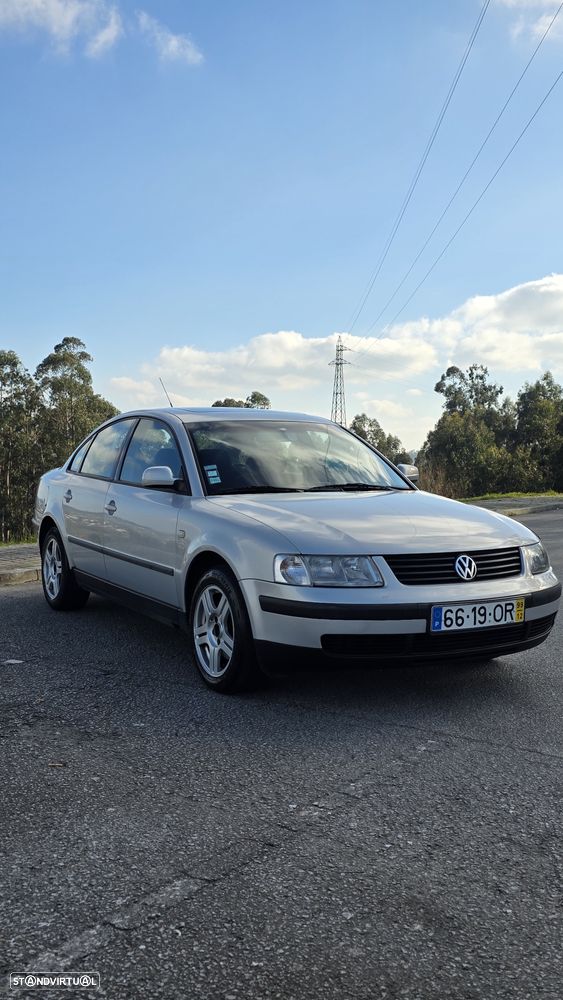 VW Passat 1.9 TDi Confortline - 1